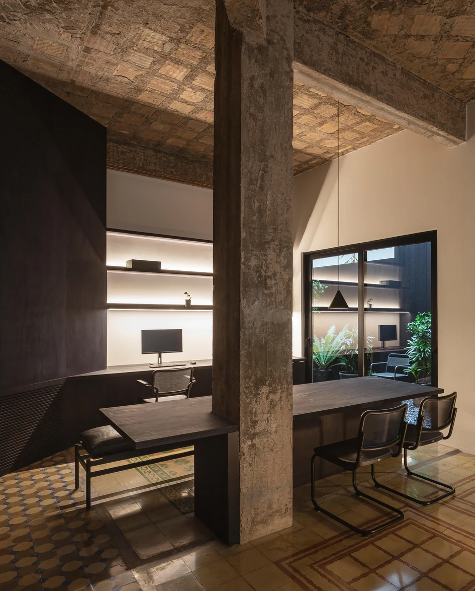 A key element of Francesc Rifé Studio’s R Apartment project has been to preserve the deconstructed character of the space. Photo: David Zarzoso