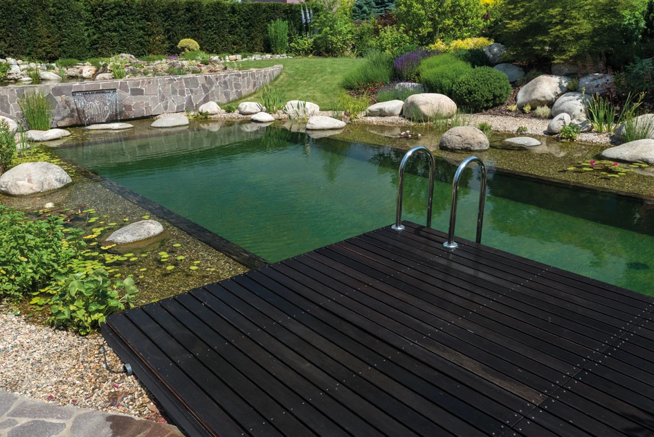 Swimming-pond solutions from Oase do not appear as foreign bodies in nature, but fit harmoniously into the overall picture of a garden