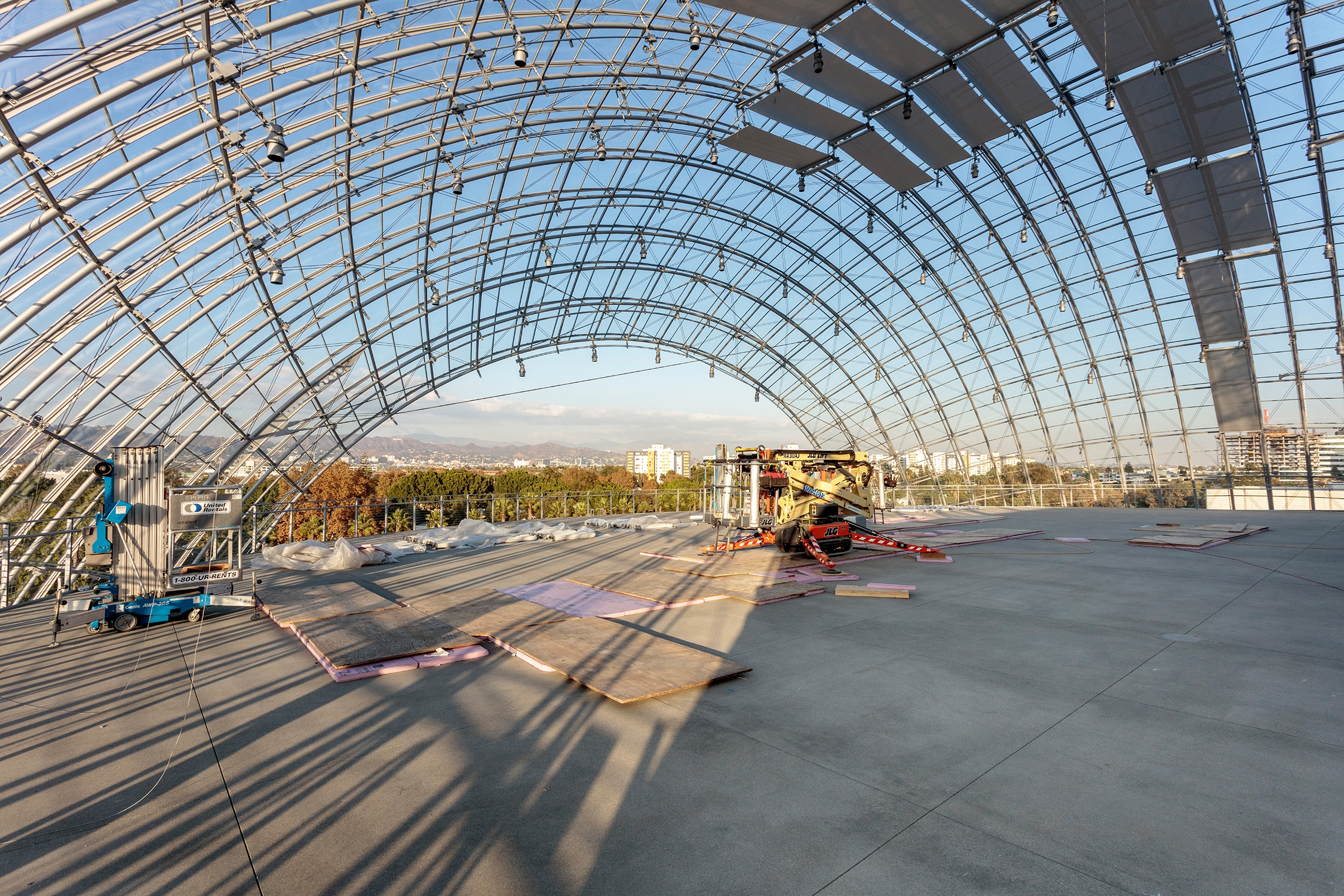 The dome comprises approximately 1,500 laminated glass panels and creates a spectacular viewing platform for the museum's visitors. Photos: © Renzo Piano