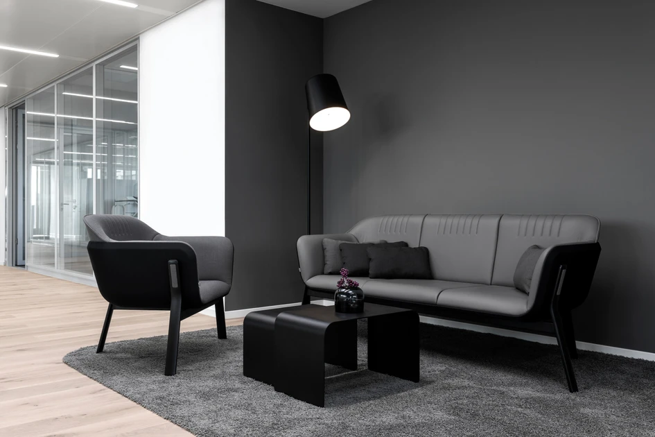 Eleganter Empfang: Amalfi, Era, Lucia, Medley und Rime sind nicht etwa neue Kollegen, sondern nur einige der zahlreichen Stoffe und Leder, mit denen HUB noch individueller gestaltet werden kann