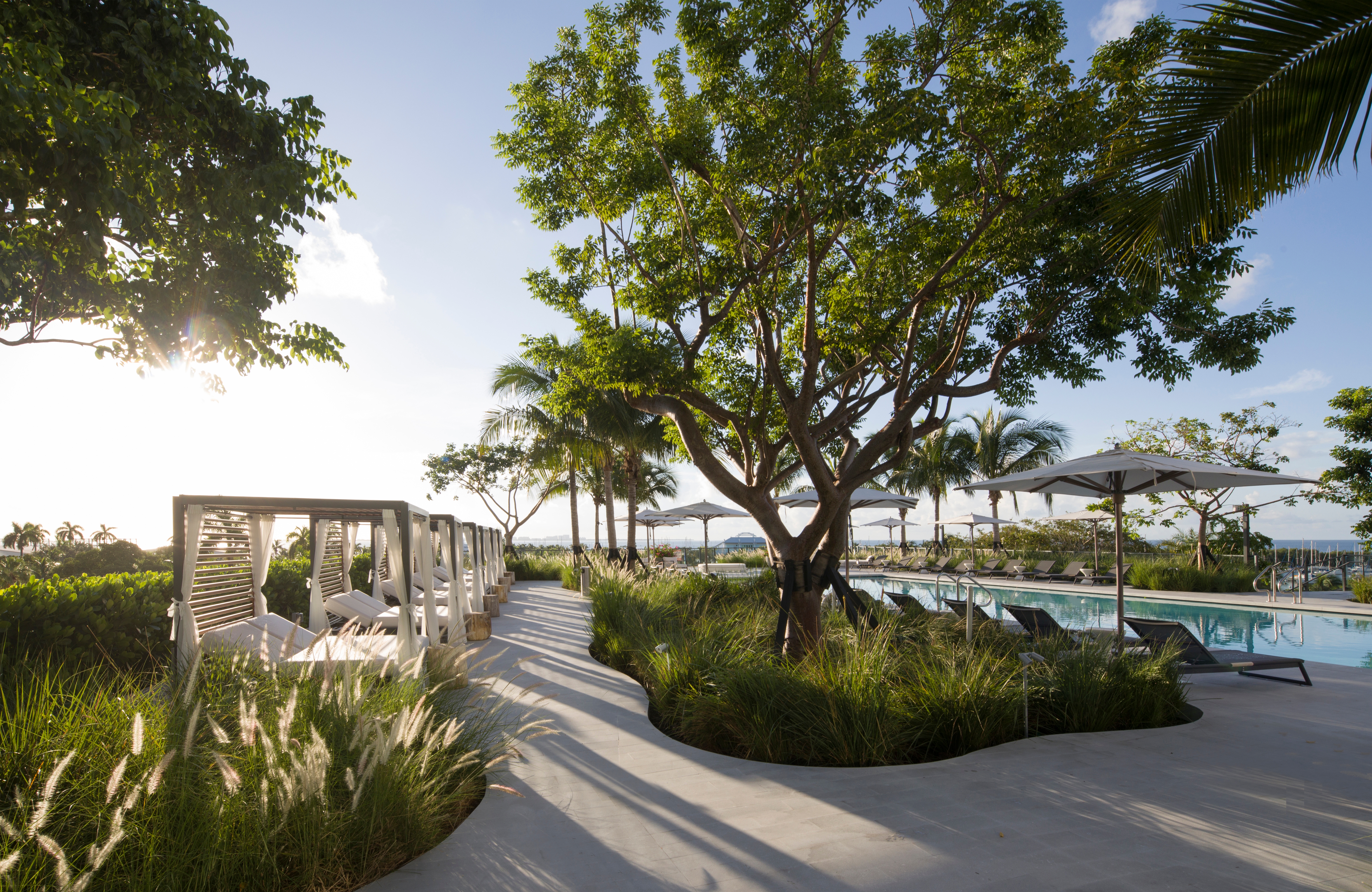 All roads lead outside: Whether private gardens, hotel resorts or public facilities, every corner is designed down to the last detail and holistically coordinated with selected furniture. Photo: Enea Landscape Architecture