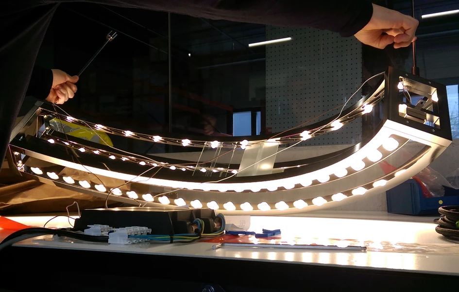 Eine Begegnung der Talente: Die Lichtplaner vogtpartner haben in Zusammenarbeit mit Aebi & Vincent Architekten und dem Fertigungsspezialisten BURRI Lichtobjekte geschaffen, die sich durch technische Leistung und handwerkliche Virtuosität auszeichnen