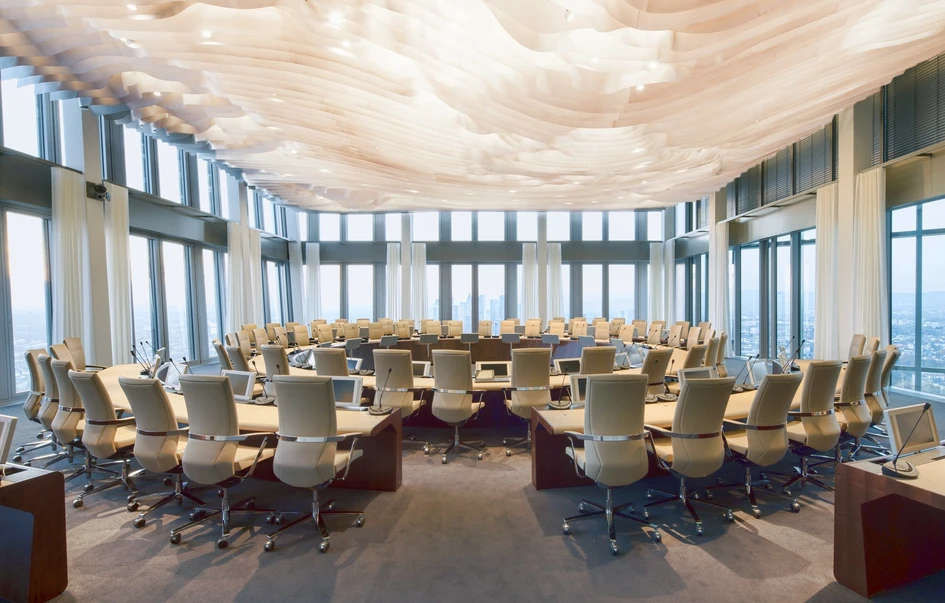 With this monitor solution from NOVIS CustomLine, international financial experts and ministers keep an eye on everything from the 42nd floor of the European Central Bank in Frankfurt am Main