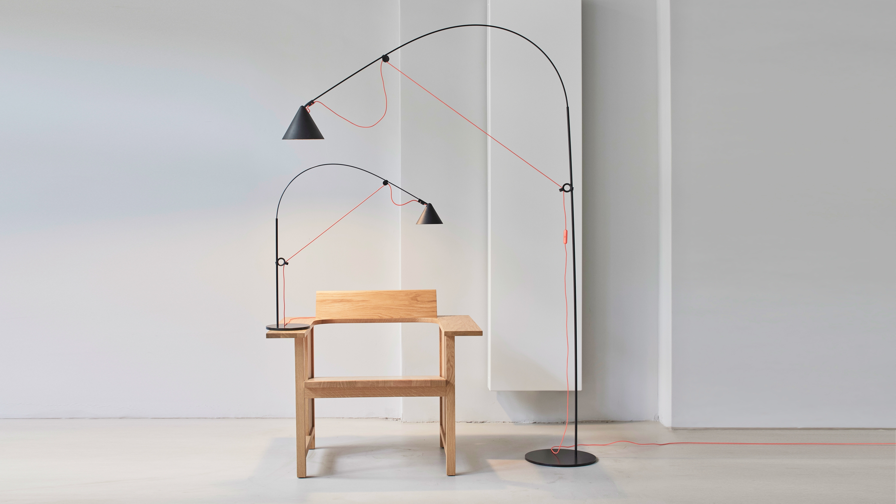 The AYNO lighting family is celebrating clean aesthetics and functional geometry. AYNO table S + Floor L. Photo: Peter Fehrentz