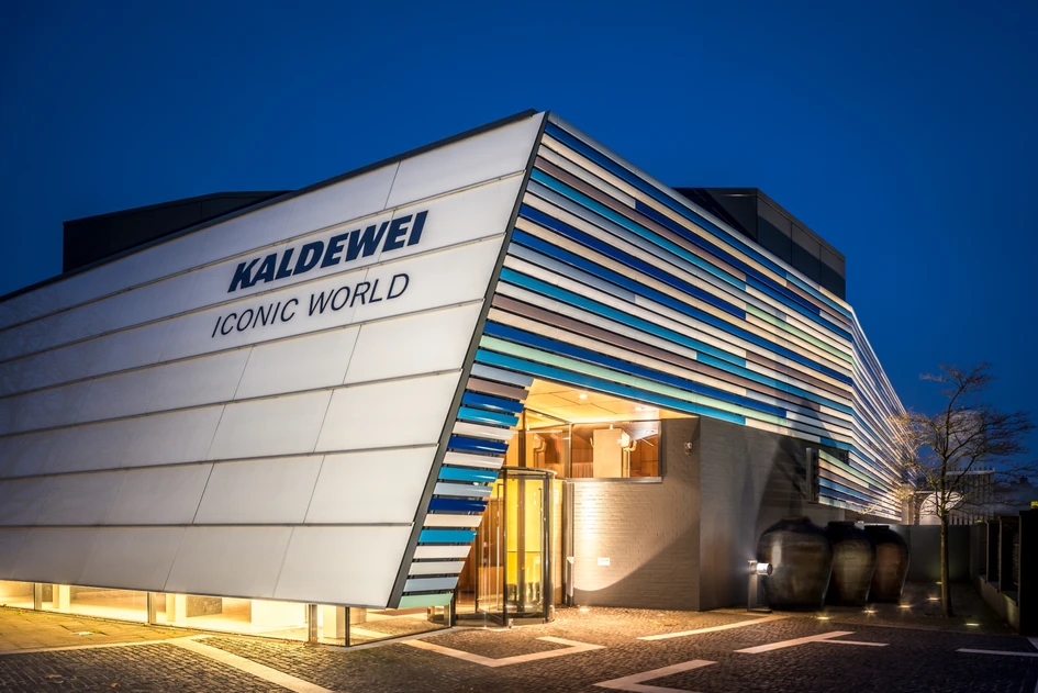 In der KALDEWEI Iconic World am Hauptsitz in Ahlen können sich Architekten und Designer anhand konkreter Produkt-Beispiele über das aktuelle Programm des Herstellers informieren 