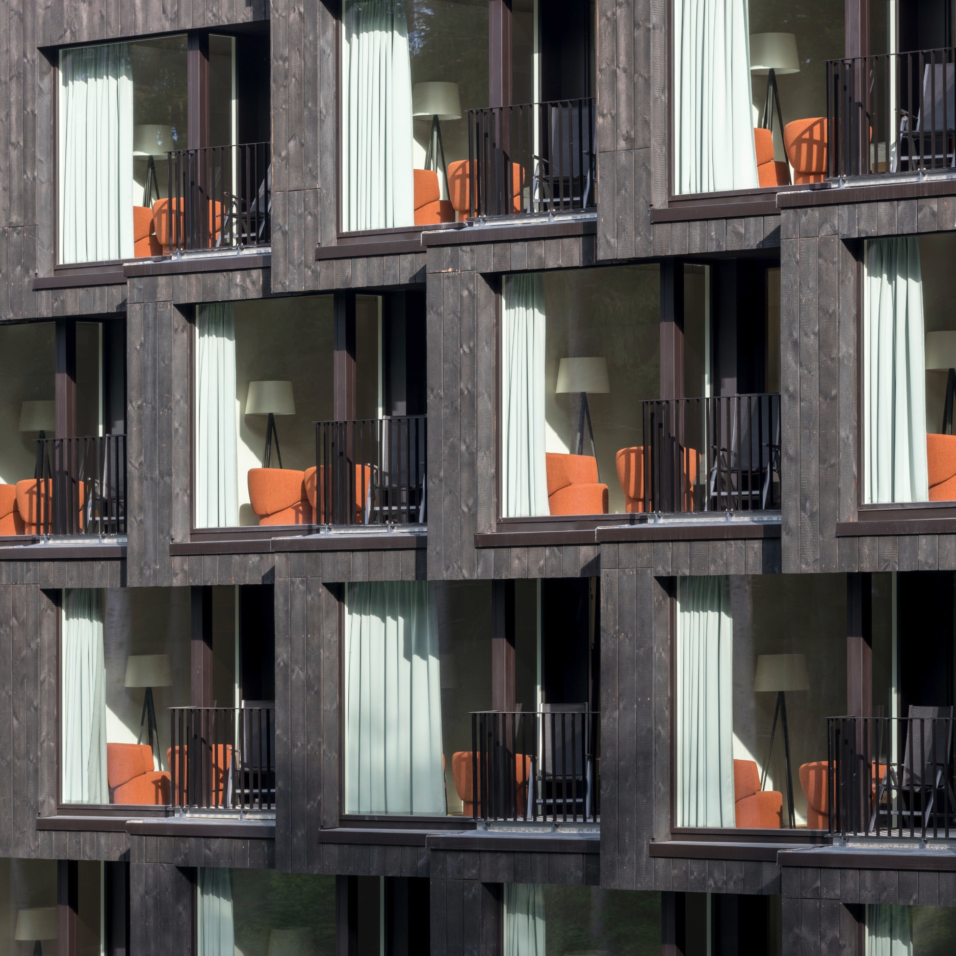 Leer la historia In the contract: ROLF BENZ