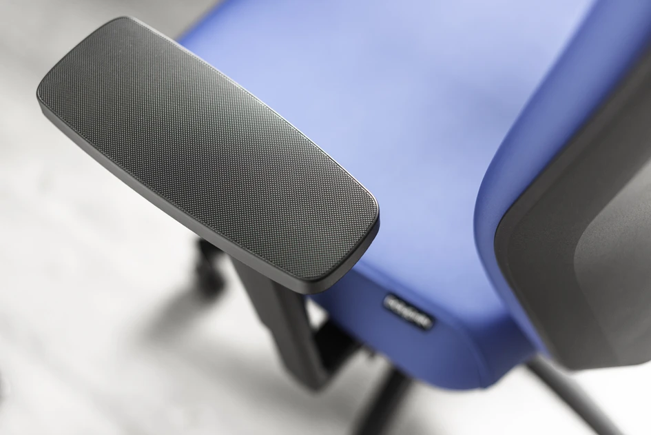 While colour is variable, the quality of the Silvertex® antimicrobial upholstery covers is a constant. They are both easy to clean and increase protection against infections. The coating of the height and width adjustable armrests can also be chosen