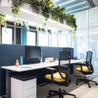 With Stilo ES, you can customise numerous elements to yourown tastes and needs. The backrest is available fully upholstered, upholstered with plastic outer shell, or as a mesh. And a tilting Ergo neck support nicely complements the backrest