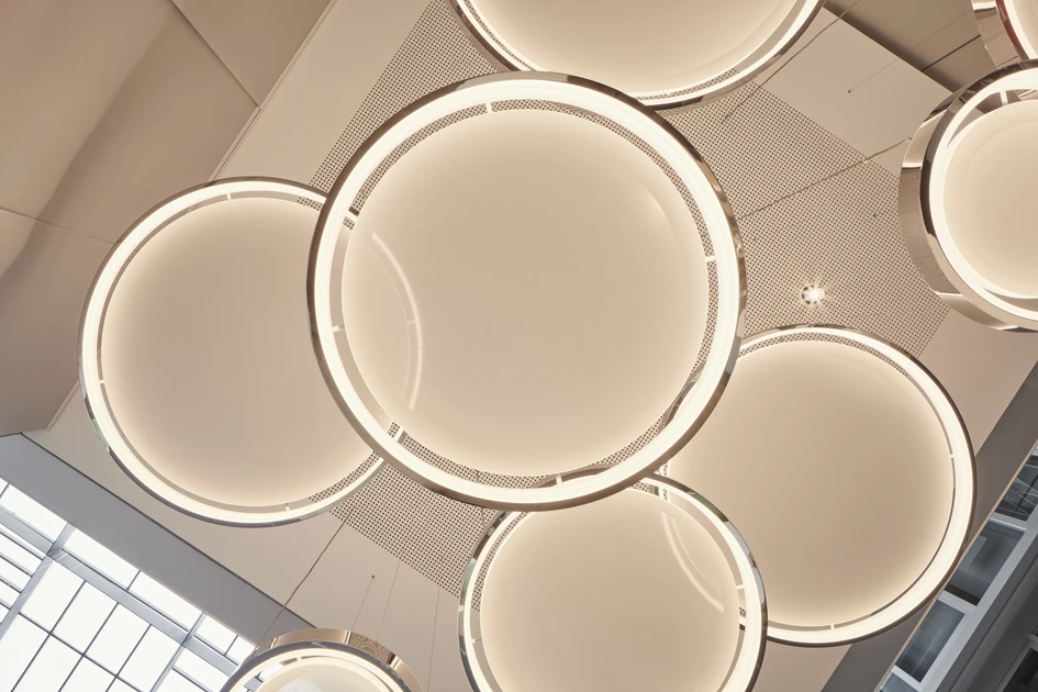 More than the sum of its parts: The artistic installations of ENDLIGHT bring perfectly staged light into rooms and lend these spaces a special aura
