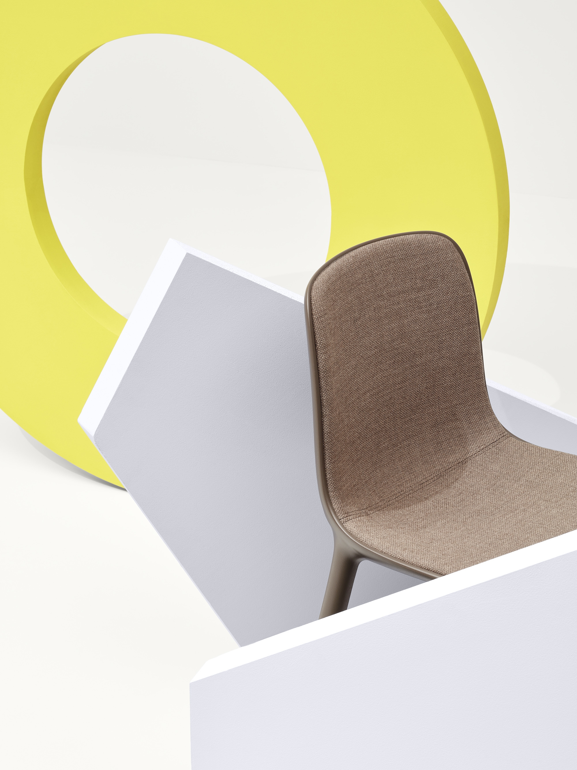 Breinholt says Freya is unique in the way it combines a monobloc plastic shell with a fully upholstered seat panel to achieve optimal comfort and style