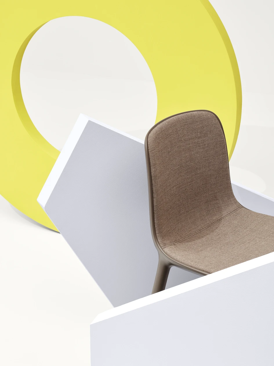 Breinholt says Freya is unique in the way it combines a monobloc plastic shell with a fully upholstered seat panel to achieve optimal comfort and style