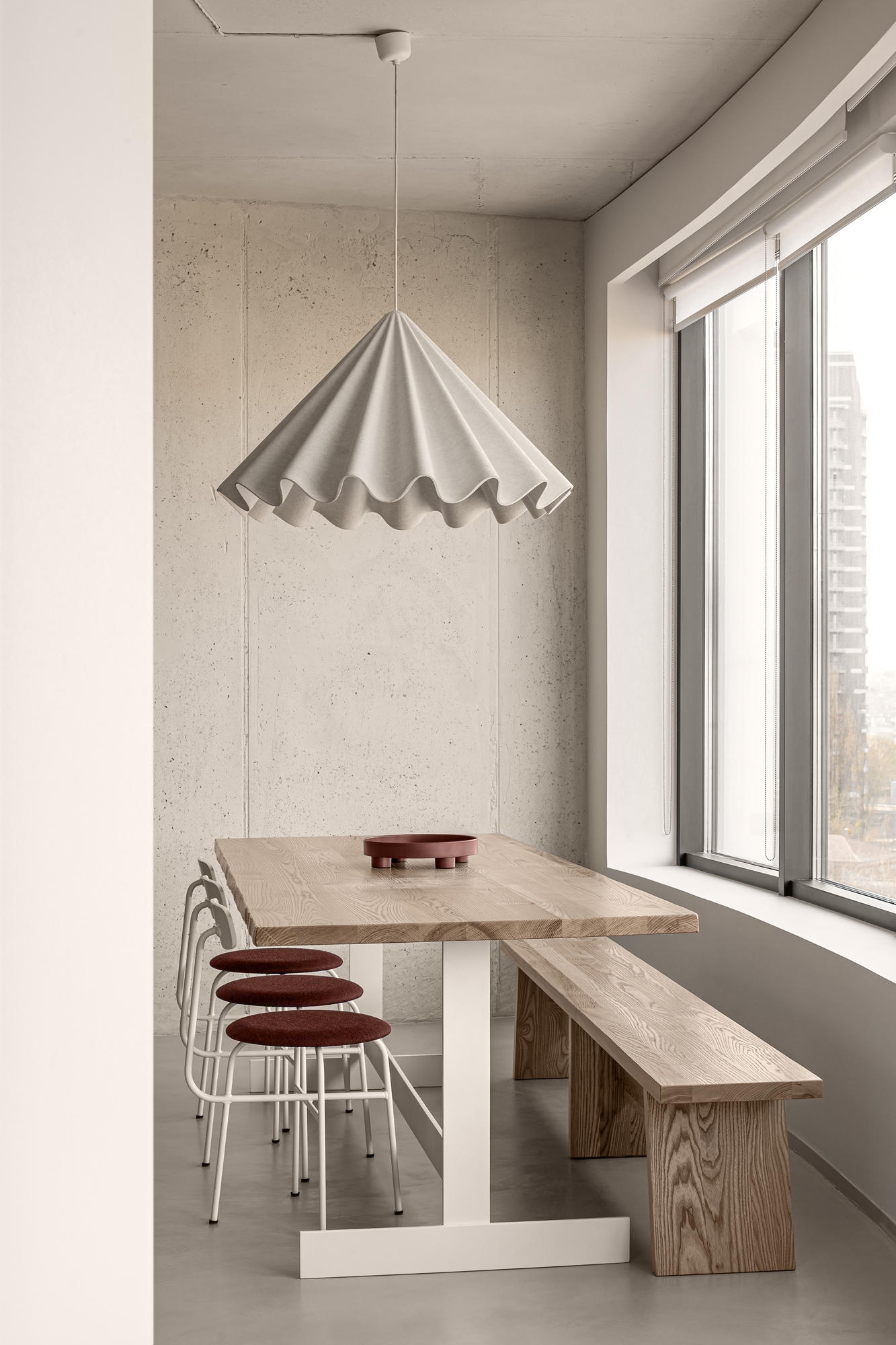 Vibrant feature colours set against a neutral backdrop enliven the Blue Terracotta residential apartment in Kiyv by Rina Lovko. Photos: Yevhenii Avramenko