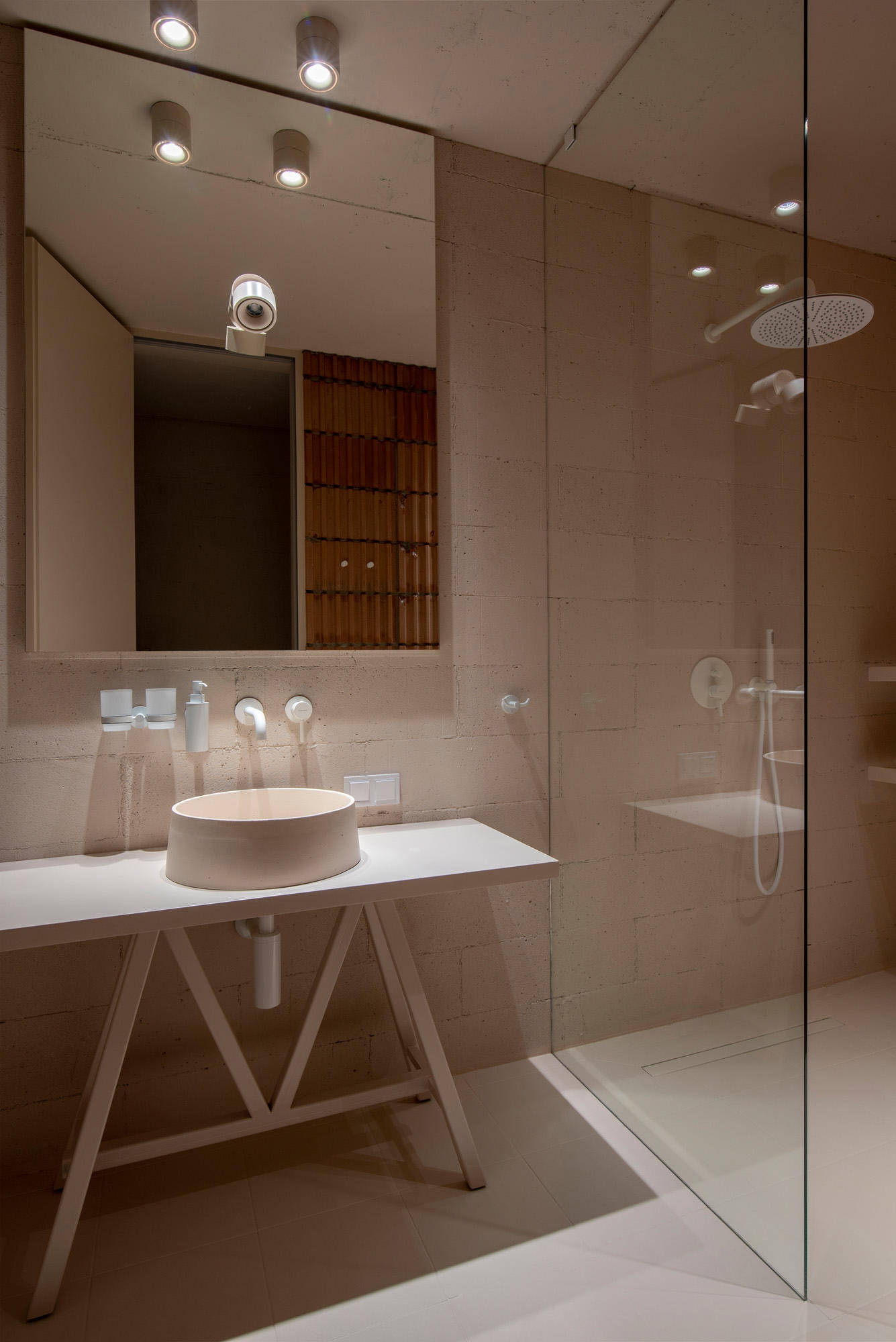 With the 313 Block's Apartment, Odyndoodnoho has created a residential space that strikes a delicate balance between rough and minimalist. Photos: Courtesy of Odyndoodnoho