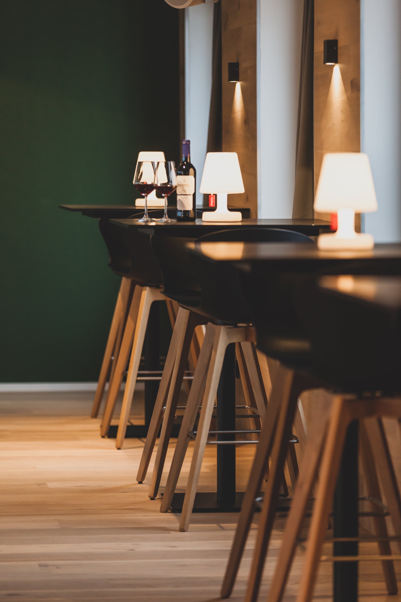 Mariandl Am Meer is a hotel apartment complex on the Baltic Sea in Northern Germany. The interiors are the work of the local BoConcept contracts team