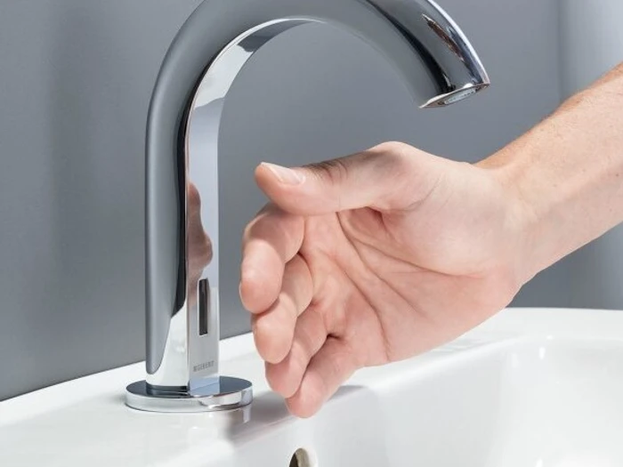 Erfahre mehr über die Geschichte Berührungslos: Geberit