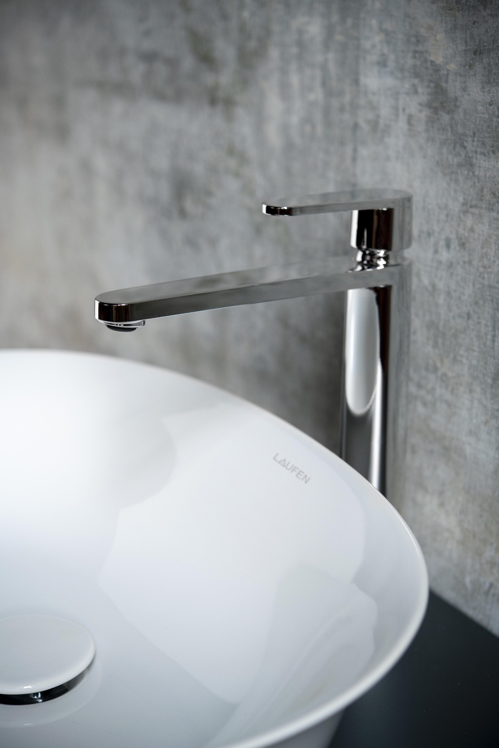 The silhouette of The New Classic faucet is reminiscent of monumental porticos from the Roman Empire