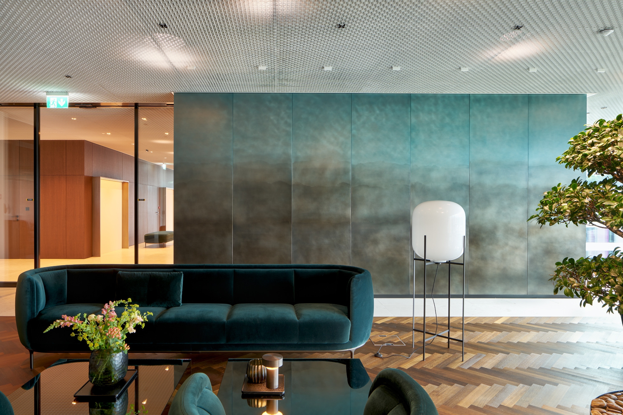 Centre-stage is a premium parquet floor, laid in a herringbone formation, from Swiss wood-flooring specialists Bauwerk, which functions as a unifying element and contrasts emphatically with the polished stone surface around it