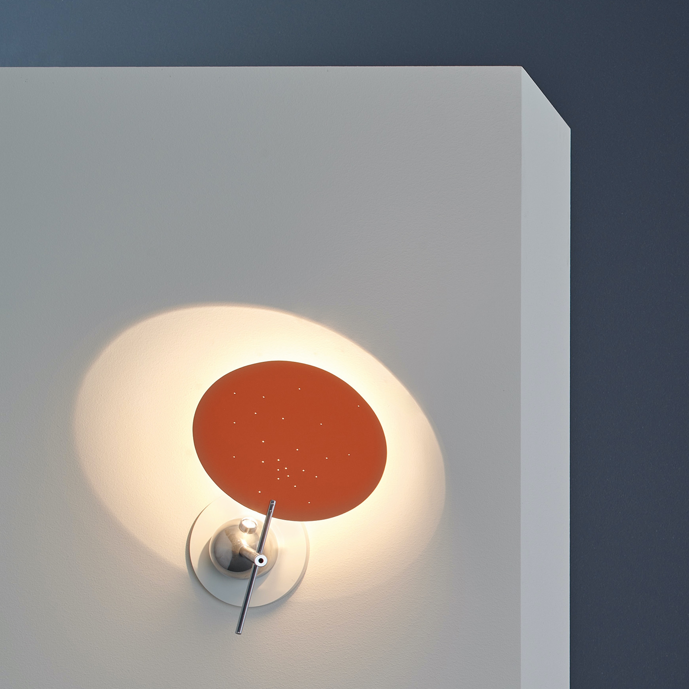 Read story Spot on: Plug & Light