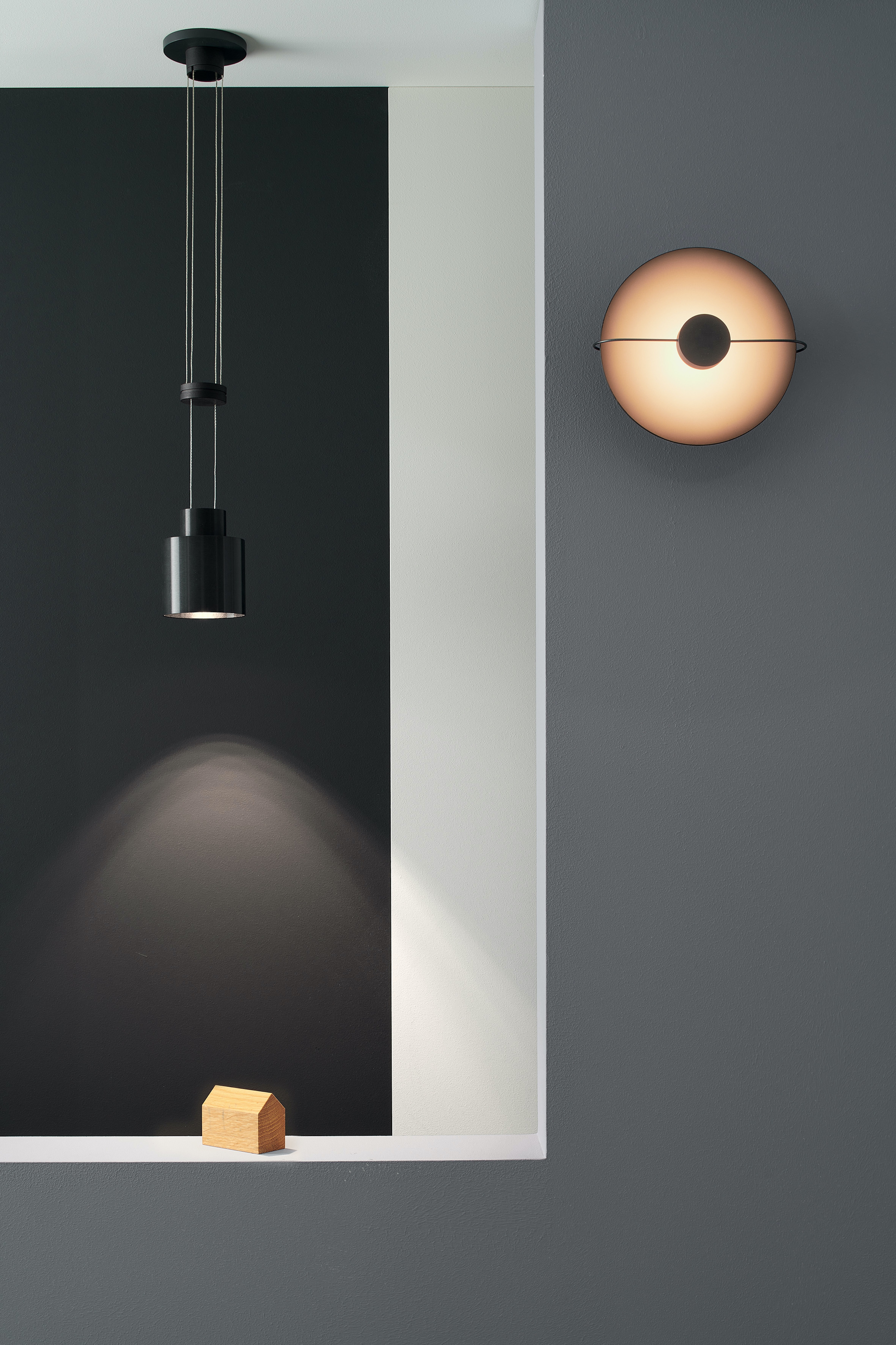 Above: Gira Esprit switch series with rotatable light attachment, combined with matching Plug & Light spot. Below: Light productions: Grossmann’s Connect #C1 pendant luminaire and Connect #C3 wall light with Plug & Light