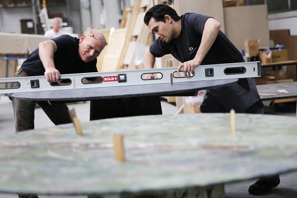 The Immenstaad-based company stocks over 150 different types of stone and its experienced employees handle the vividly grained slabs with great care
