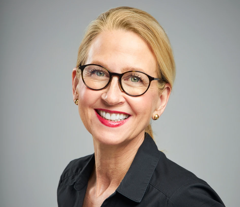 Katrin Förster, International Key Account Manager for Architects and Interior Designers at ABB/Busch-Jaeger, presents each of the building projects in the ‘Frozen Music’ film series