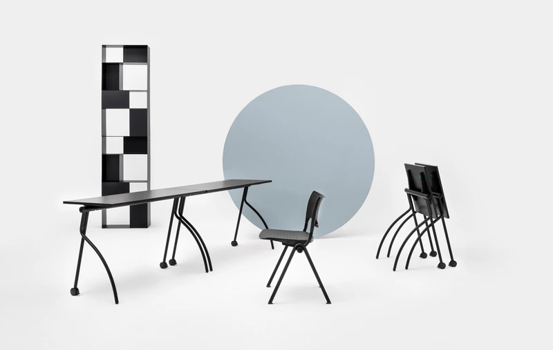 Gate Training is a collection suited to use in universities, schools, libraries and training rooms. Foldable and stackable, on castors, the range has just grown to include a two-seater bench and matching seat