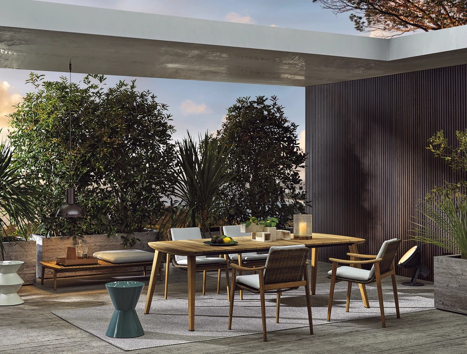 Combining Scandinavian values with Italian tradition, the sophisticated Fynn seat is characterized by the form of its armchair’s handmade armrest which is elongated, rounded and smooth to touch – see here in the dining chairs.