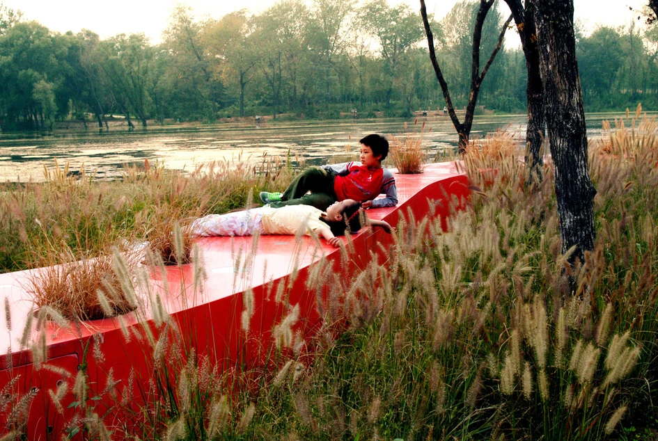 Red Ribbon Park / Turenscape. Image © Turenscape