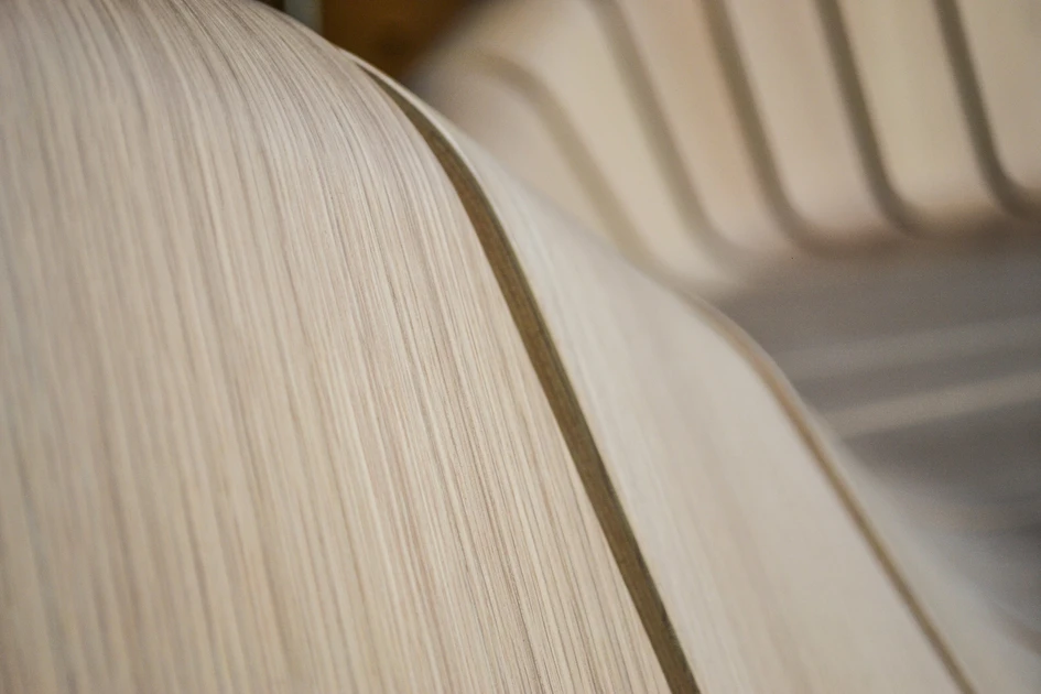 Ascent’s three-dimensional slats rise and fall, and curve and straighten, with an artistic randomness rarely seen outside nature. Like a snake hypnotising its prey, these seamless and sinuous lines offer a mesmerising encounter