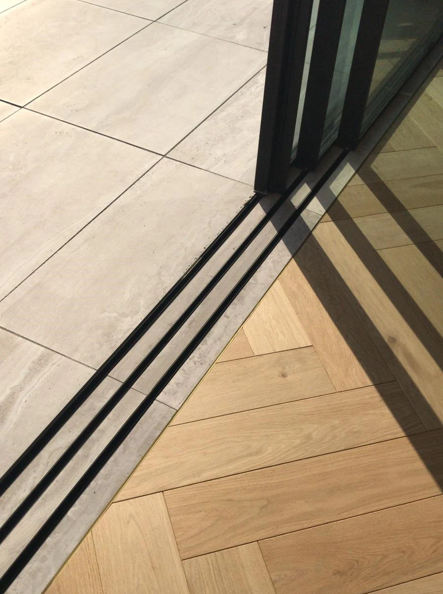 Zero’s discreet, minimal track system can be integrated into the walls, floors and ceilings, whatever the material, and can also be adapted to work with unconventional layouts