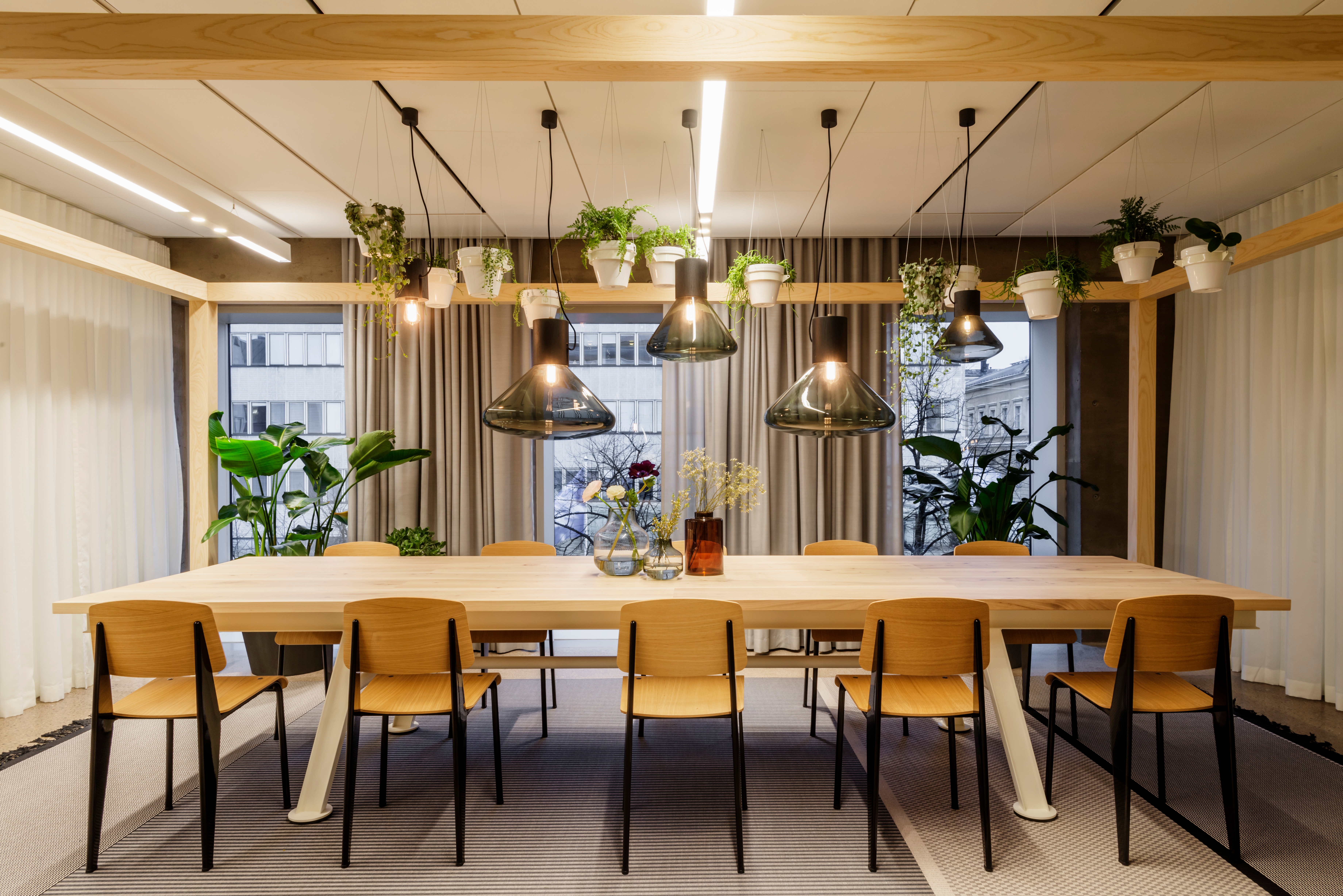 At Reaktor headquarters in Helsinki, SHINE MEDIUM and PLUS glare and heat protection textiles were used. Photo © Okko Oinonen/dSign Vertti Kivi & Co, Helsinki