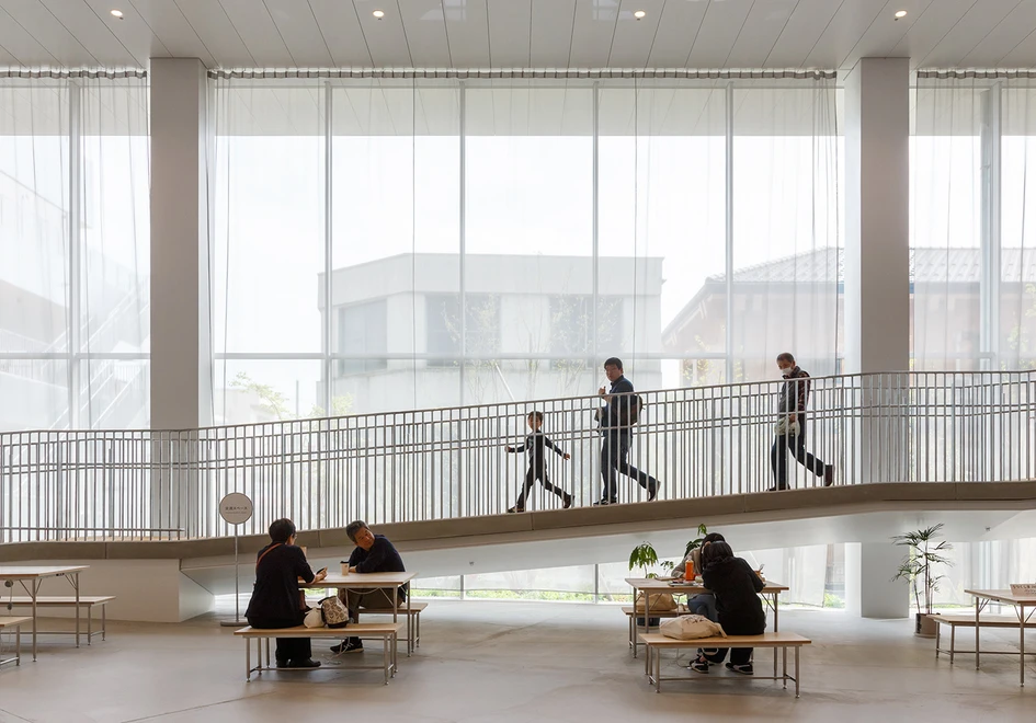  At the Sukagawa Community Center tette in Fukushima, GLARE & HEAT fabric creates a second, textile facade behind the large-format glass. Photo © Kai Nakamura / KAI NAKAMURA PHOTOGRAPHY, Tokiwadaira Matsudo Chiba Japan 