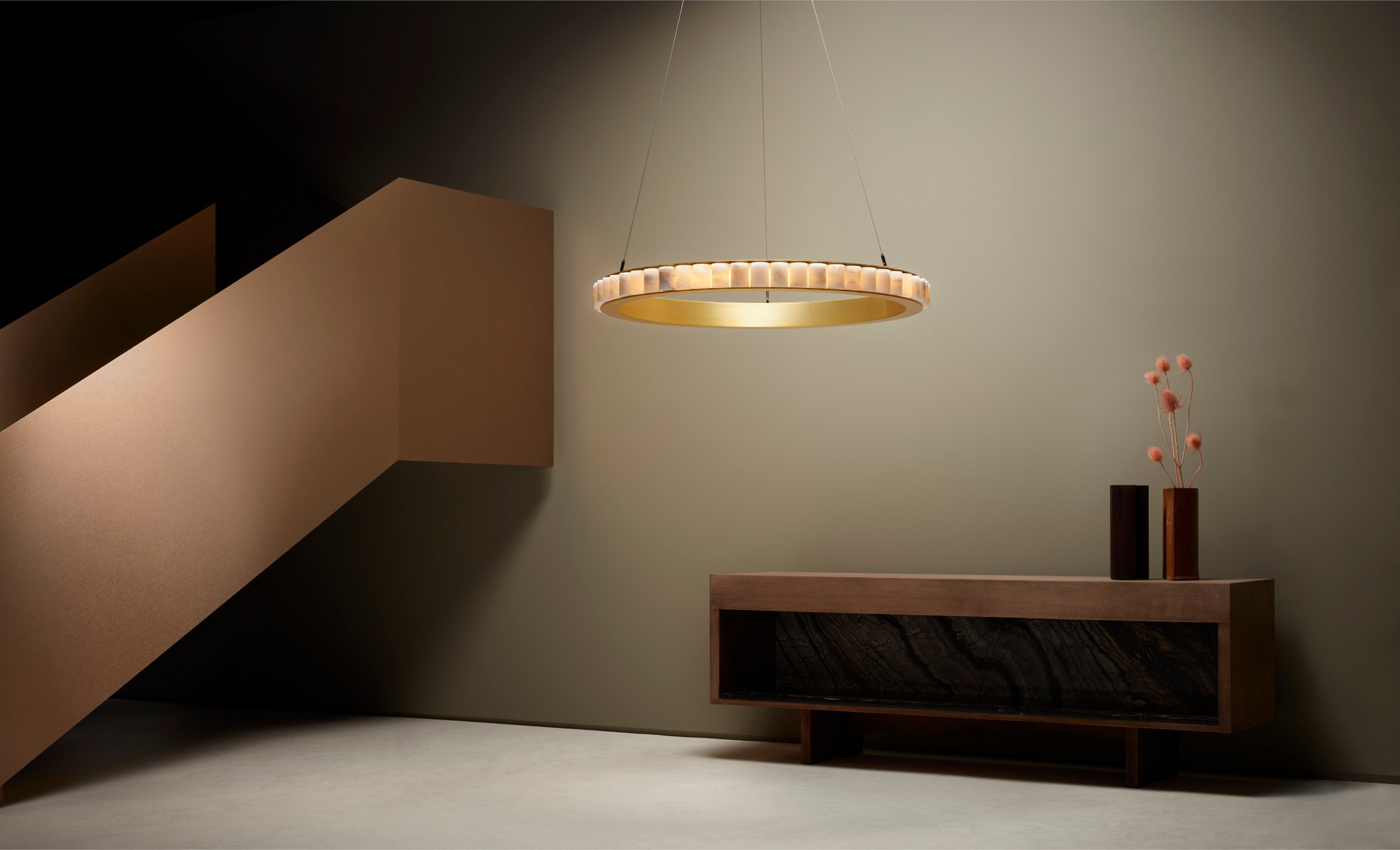 The medium-sized chandelier has a 600mm diameter, and the large one has a 1000mm diameter. Both have a commanding presence, and adapt to a variety of settings