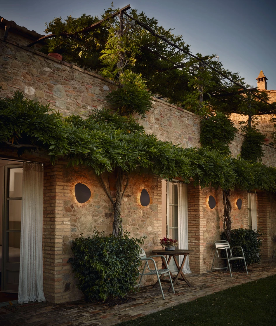 Bover’s outdoor wall sconces welcome visitors with a warm glow and softly illuminate architecture, as here with its Sisal wall lamps (above) and the Tria Outdoor (below)