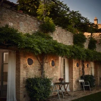 Bover’s outdoor wall sconces welcome visitors with a warm glow and softly illuminate architecture, as here with its Sisal wall lamps (above) and the Tria Outdoor (below)