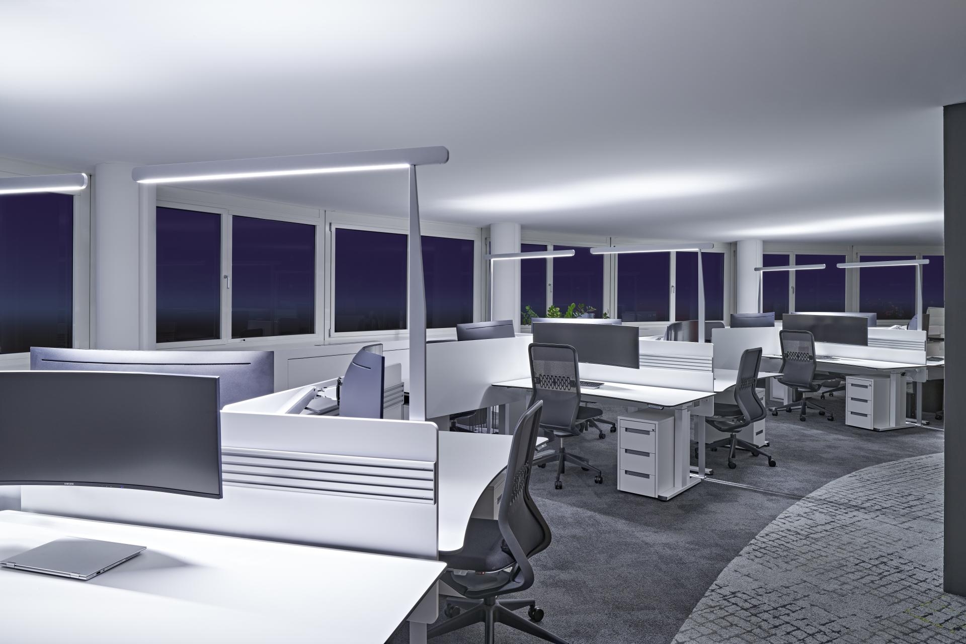 In addition to gesture control, the Mito terra free-standing luminaire is equipped with motion and brightness sensors. This allows automated control of light colour and intensity depending on presence, time of day and ambient light
