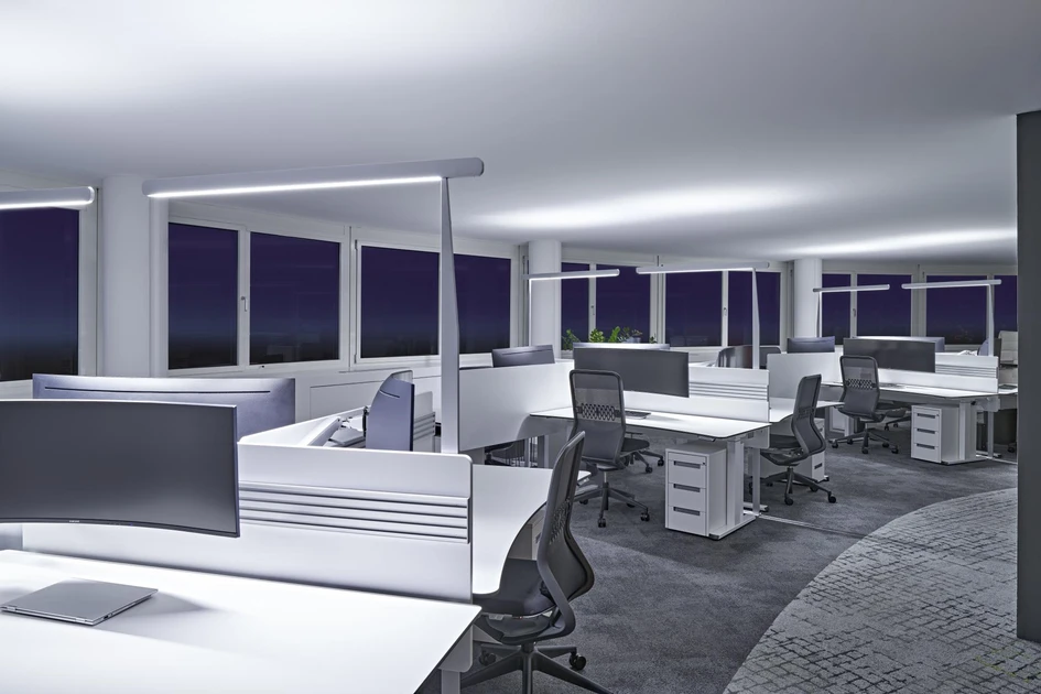 In addition to gesture control, the Mito terra free-standing luminaire is equipped with motion and brightness sensors. This allows automated control of light colour and intensity depending on presence, time of day and ambient light