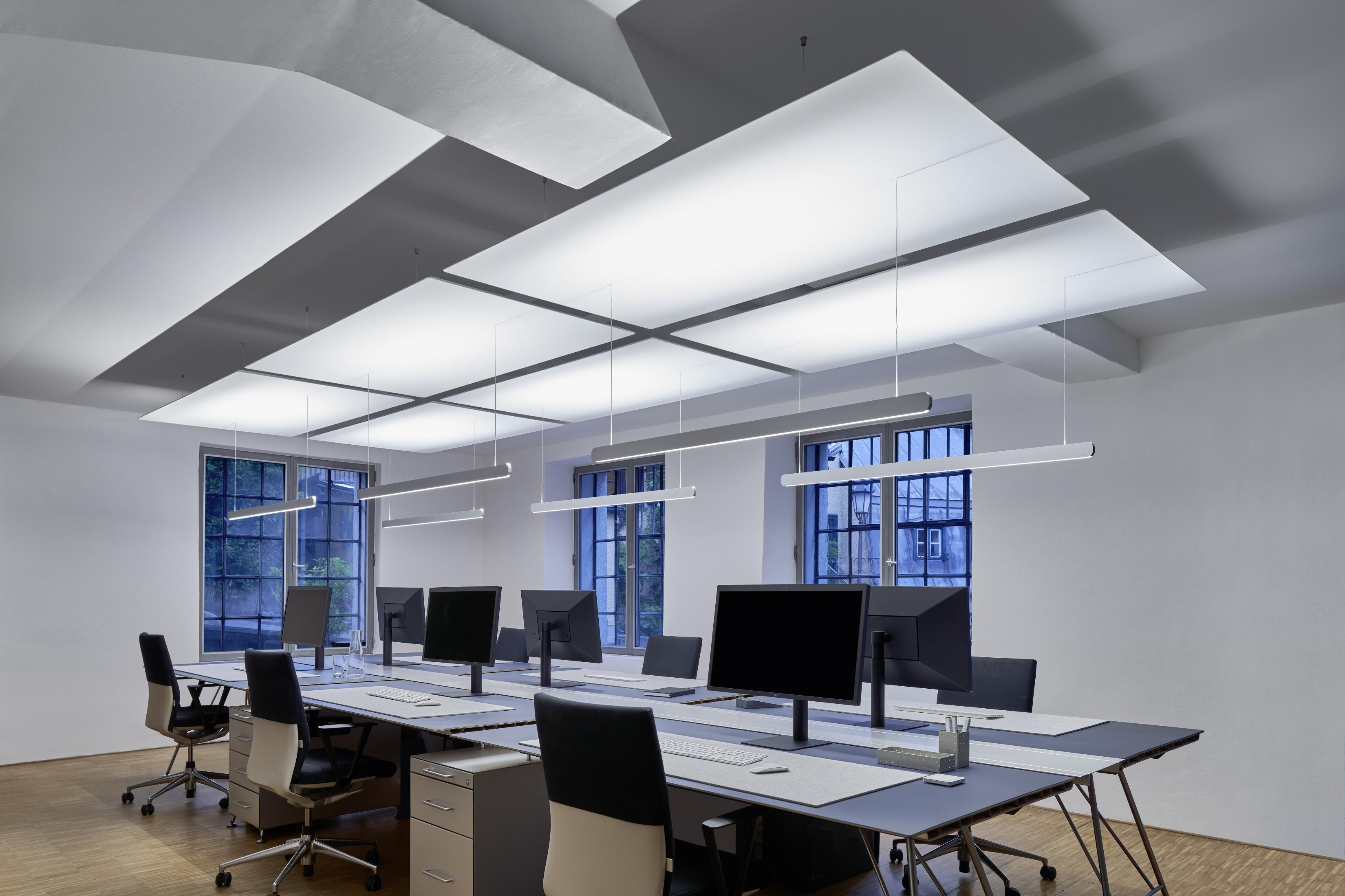 Mito sospeso acoustic (top) and Mito volo acoustic combine direct and indirect lighting with improved room acoustics. Round and rectangular acoustic panels below the ceiling serve as sound absorbers and reflective surfaces