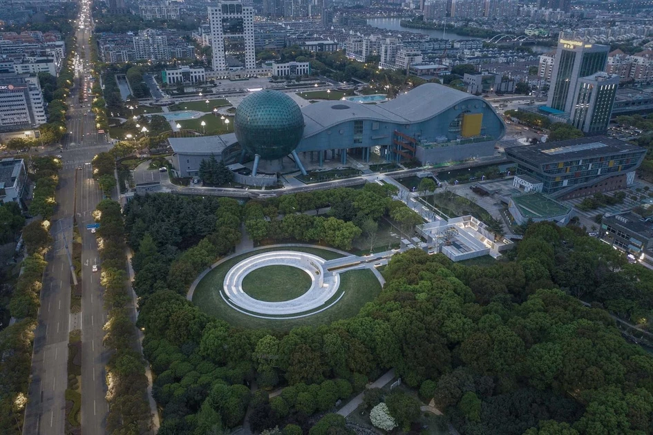 IPD's formal treatment of the spatial movement through Kushan Constitution Park creates a contemplative atmosphere. Photos: Lei Sun