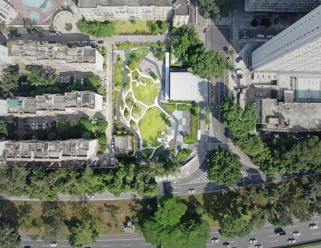 Zizu Studio's Meifeng Community Park is a compact green space with a varied planting scheme that provides nearby residents with outdoor activities, while being easy to upkeep. Photos: Ruihua Liang