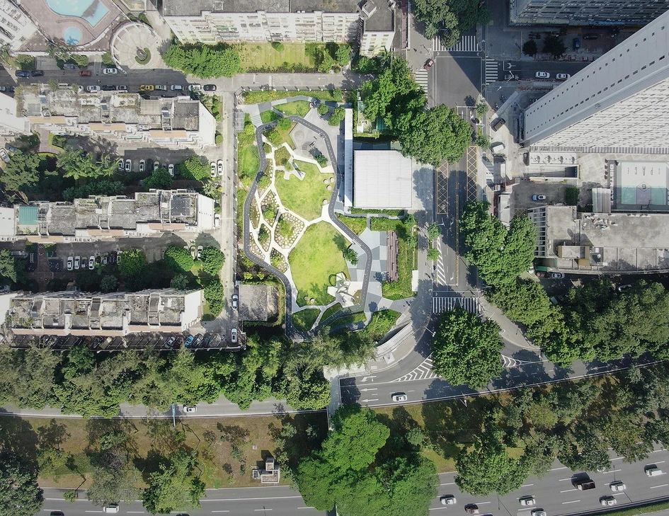 Zizu Studio's Meifeng Community Park is a compact green space with a varied planting scheme that provides nearby residents with outdoor activities, while being easy to upkeep. Photos: Ruihua Liang