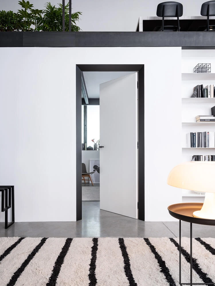 Eclisse 40 is a new and innovative splayed doorframe, finely-engineered in anodised aluminium. Taking the edge off doorways, it gently injects character into featureless walls