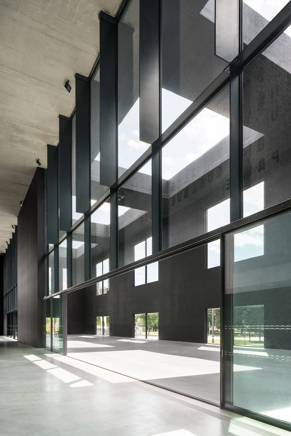 Glass menagerie: Solarlux’s multi-leaf cero sliding systems in widths of 12 and 18 m, and heights of 3.60 m can be opened manually with ease