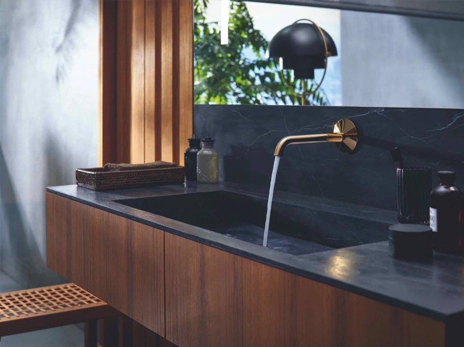 Depending on the individual interior style, the slender silhouettes of all AXOR One products come in numerous other polished or brushed AXOR FinishPlus surfaces in addition to Matt Black