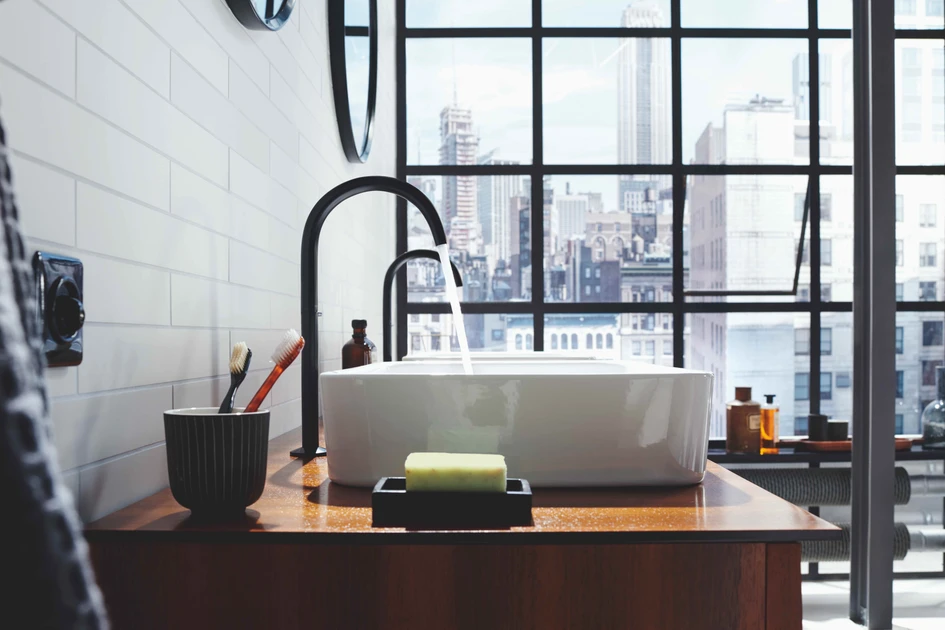 ‘Form follows perfection’ is the motto at AXOR. Above: inlet for free-standing baths with hand shower; below: Washbasin mixers with high spout for countertop washbasins