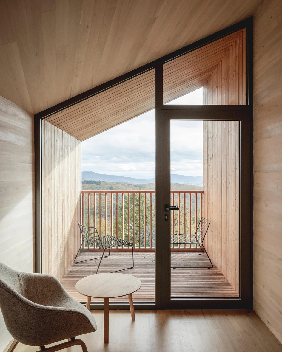 Reiulf Ramstad Arkitekter's 48° Nord sculptural landscape hotel combines minimal footprints with timber inside and out, creating an environmentally sustainable and welcoming cabin architecture. Photos: Florent Michel @11h45