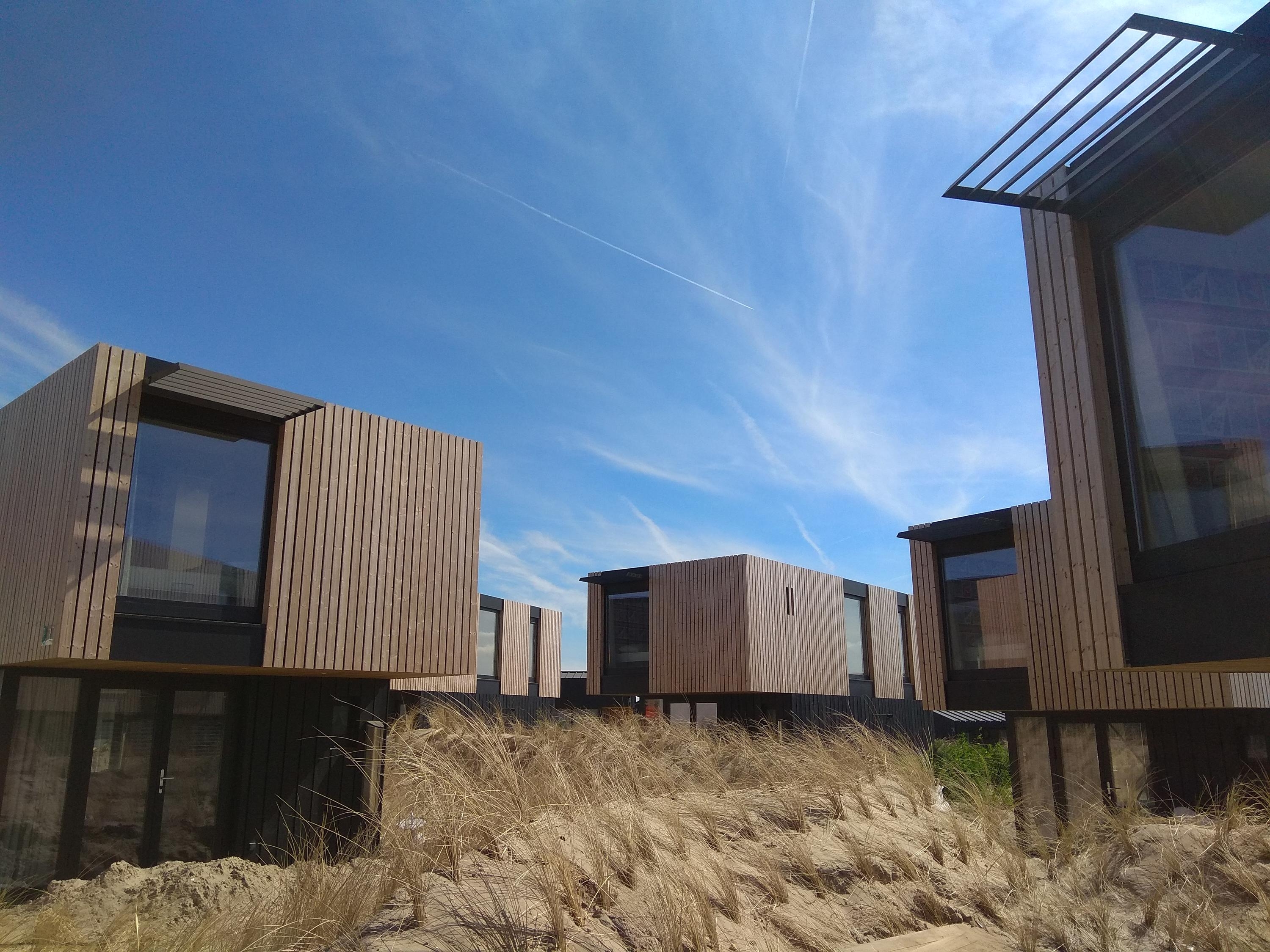 Qurios Zandvoort, designed by 2by4architects, combines sculptural architecture with natural materials like timber in a park-like dune setting. Photos: Courtesy of 2by4-architects