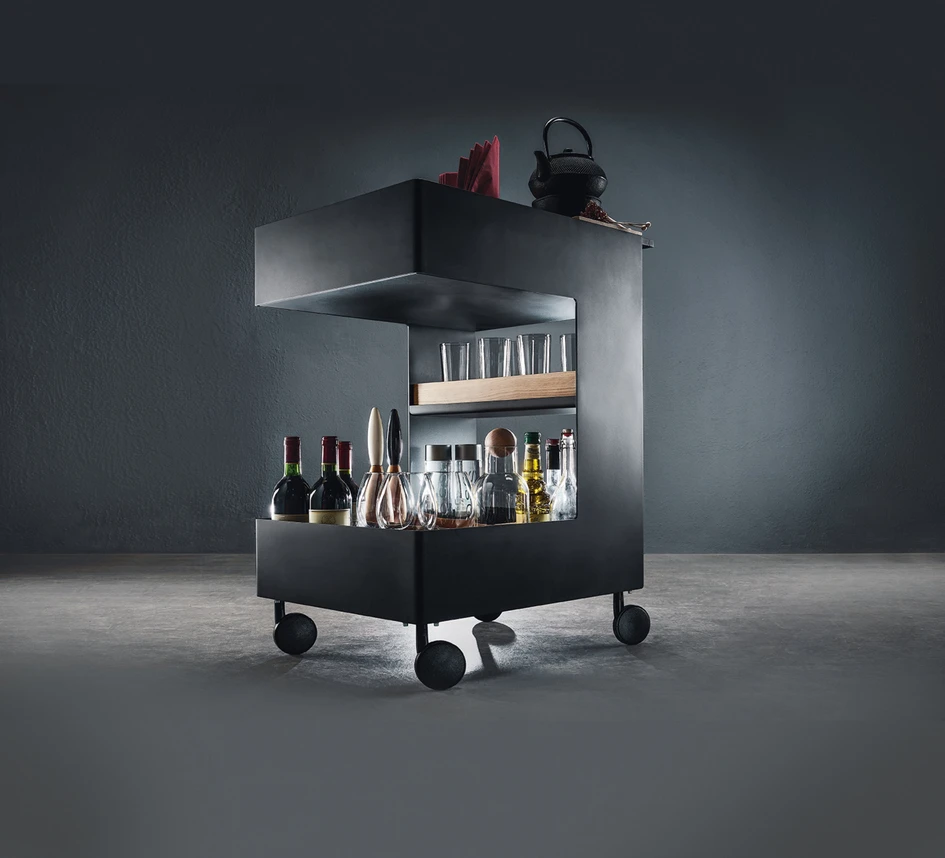 The ‘Trolley’, developed by next125, the premium brand of the kitchen manufacturer Schüller, invites us to bring more movement into our everyday lives