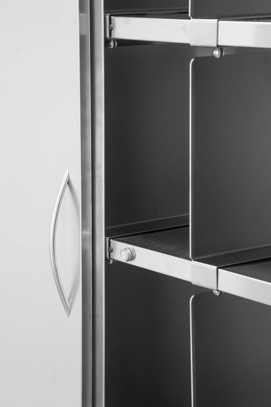 The meticulous detail of a steel finish brings a shine to contemporary private kitchens
