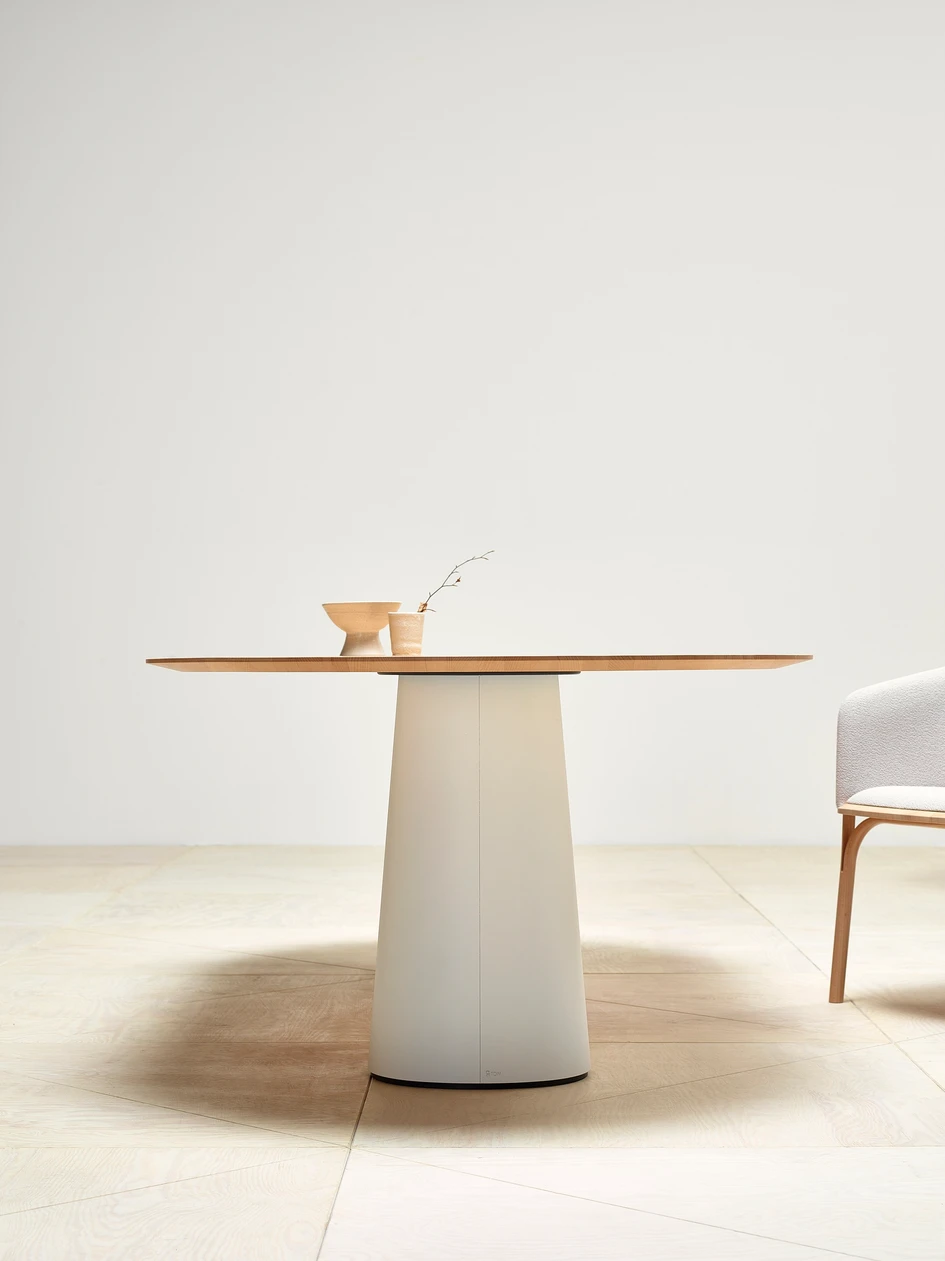 The distinctive sculptural shape of the P.O.V. table can make a bold statement, or quietly blend into its surroundings, depending on how it is styled. It pairs beautifully with TON’s bentwood chairs